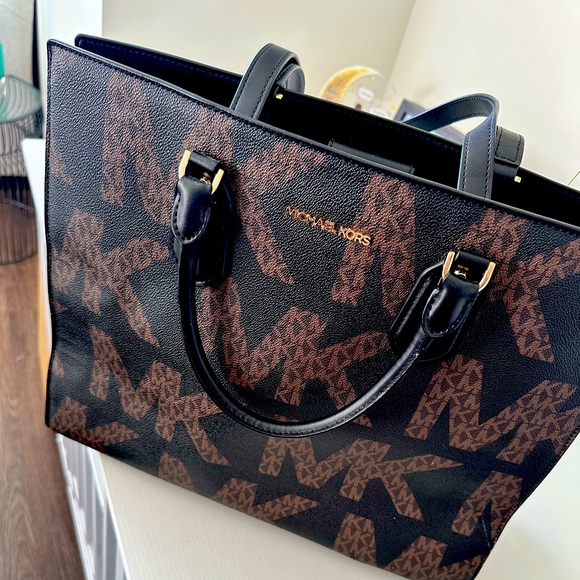 Michael Kors Tote - Picture 1 of 7
